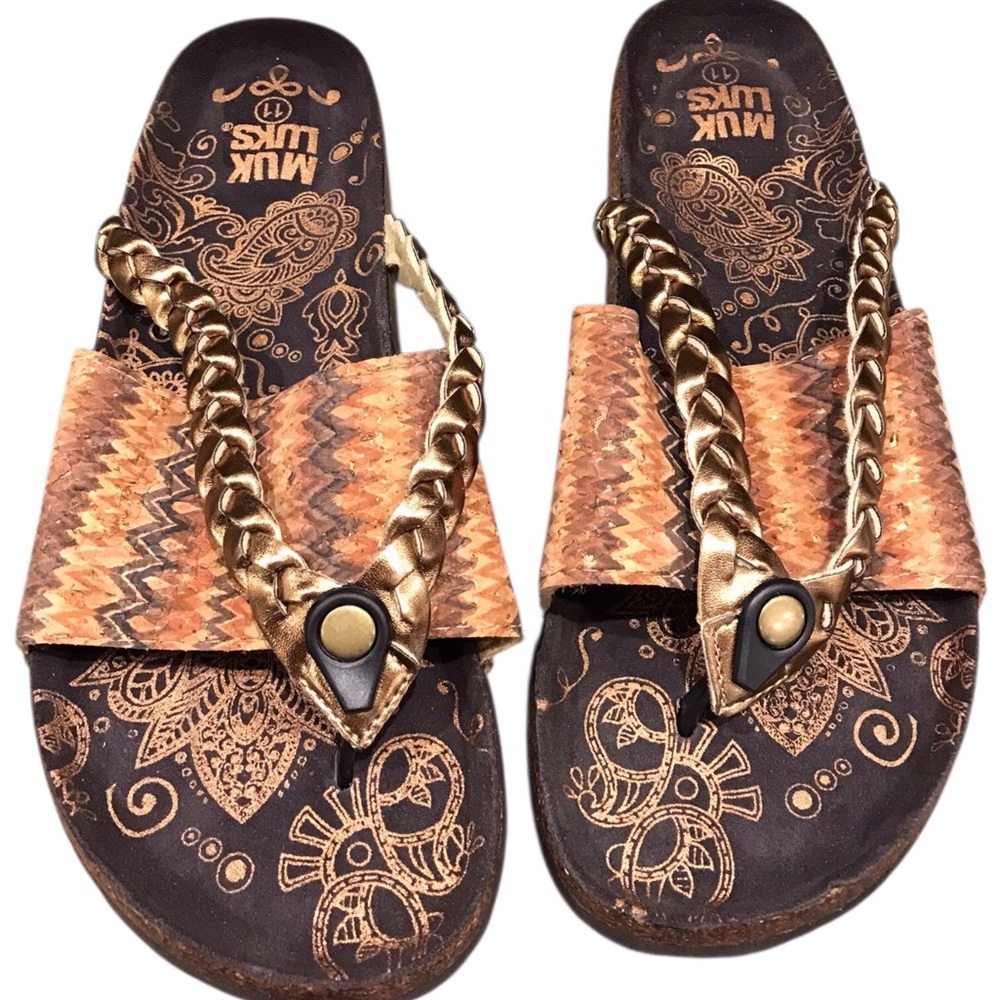 NWT Muk Luks Elaine Women's Size 11 Bronze Braided Thong Sandal with Crossover